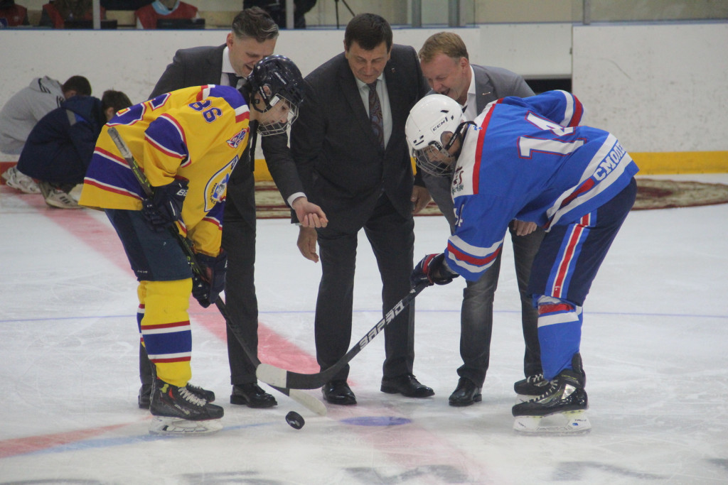В Смоленске стартовал хоккейный турнир памяти Александра Степанова